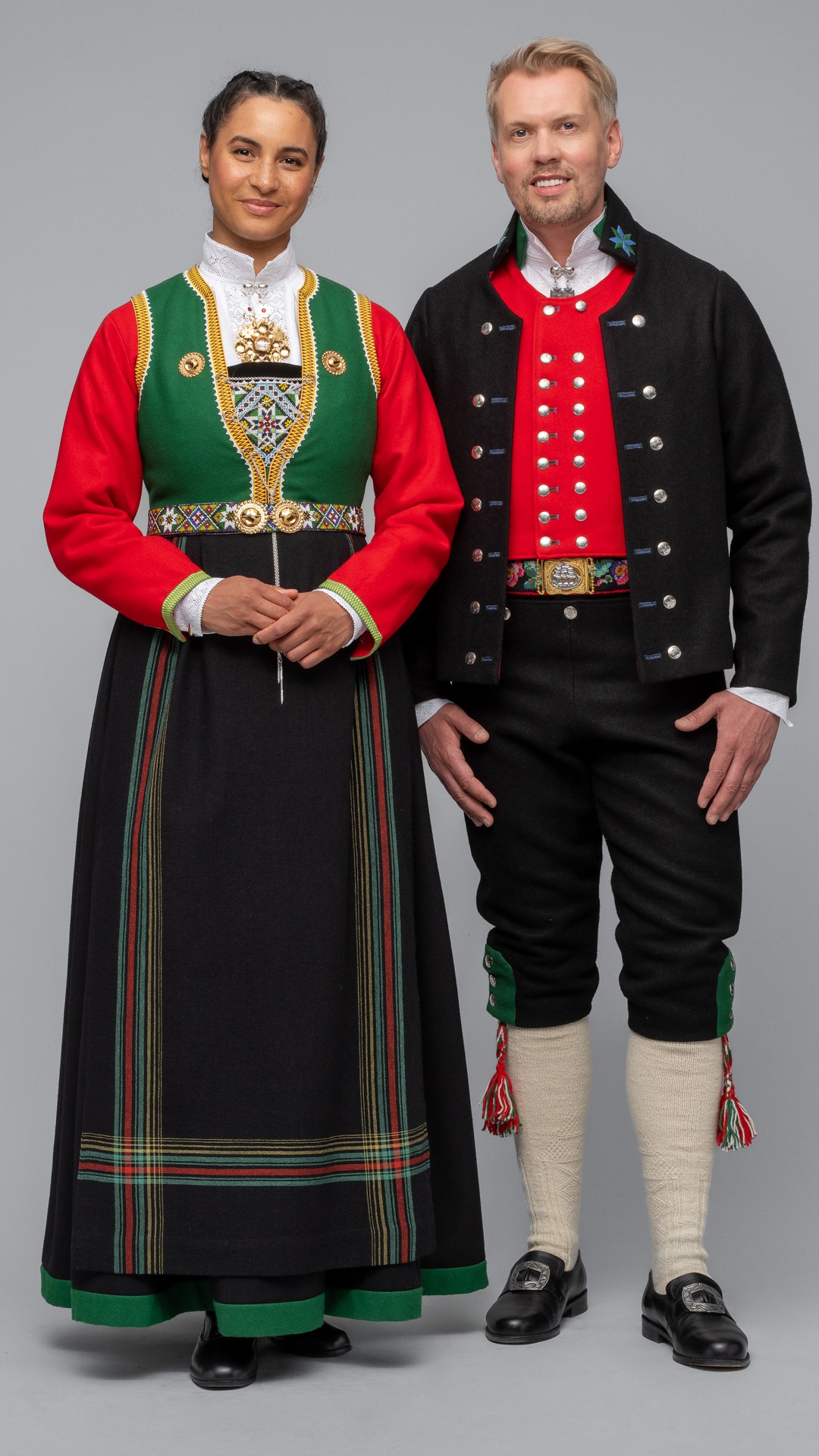 Bilde av Sotrabunad dame og herre 