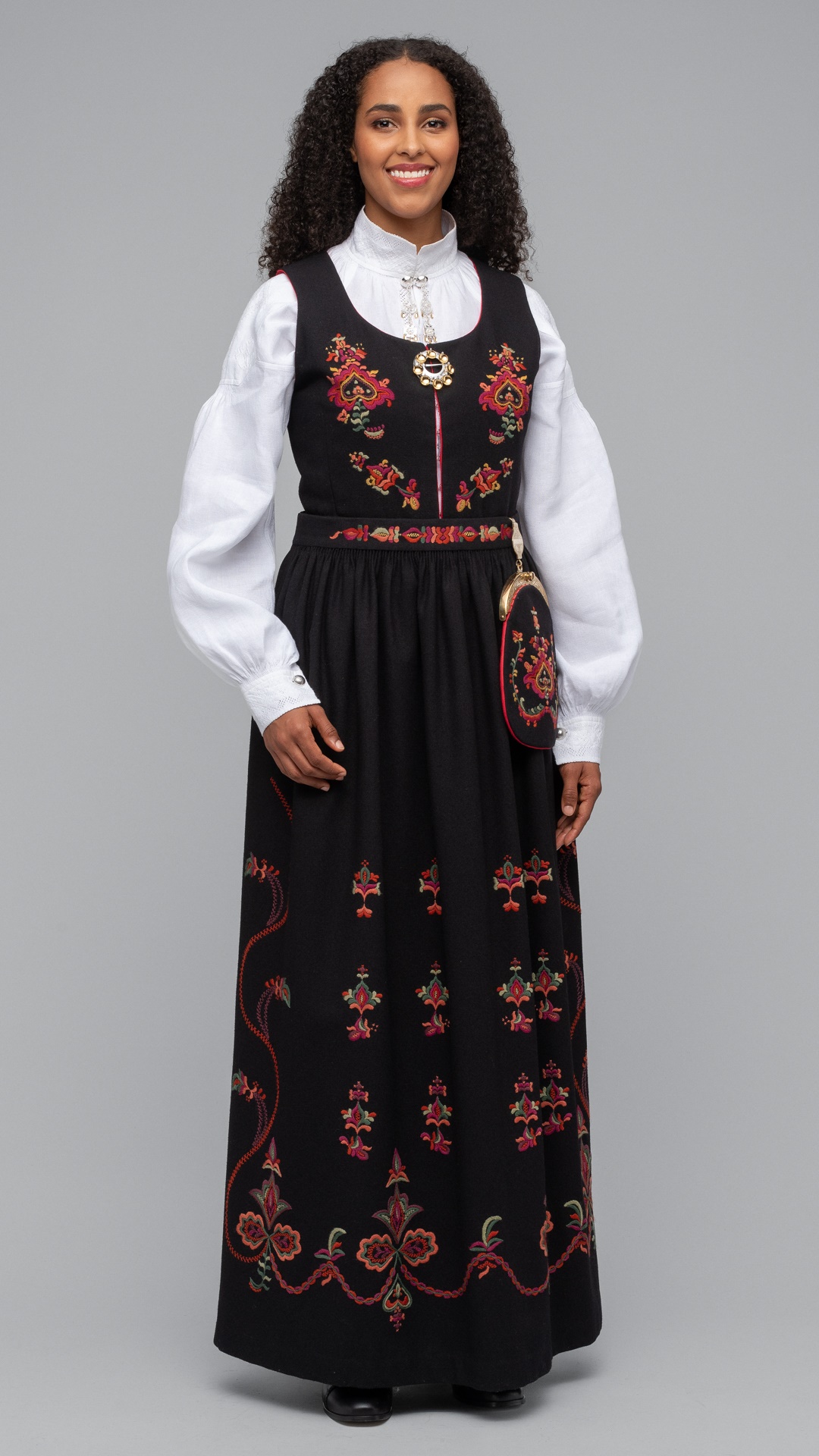 Bilde av Kvinnebunad fra Sykkylven 2