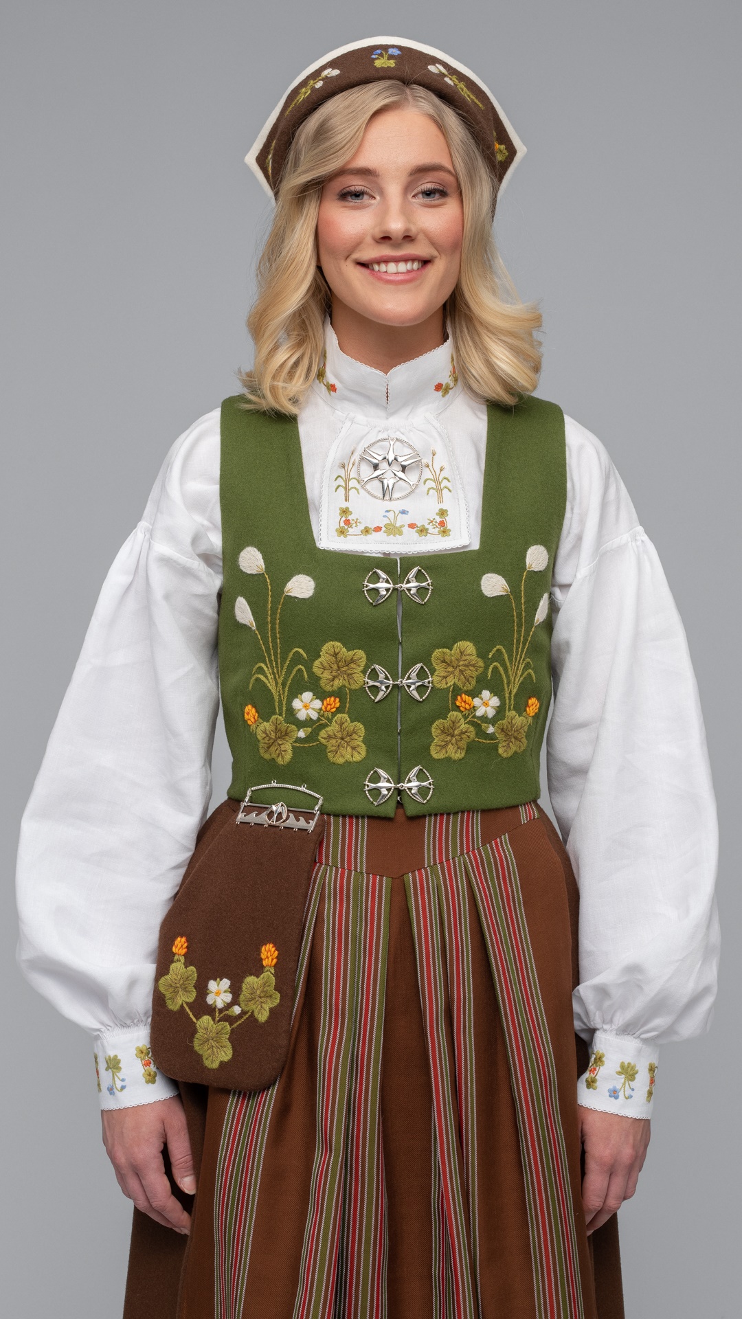 Bilde av Senja festdrakt grønn vest