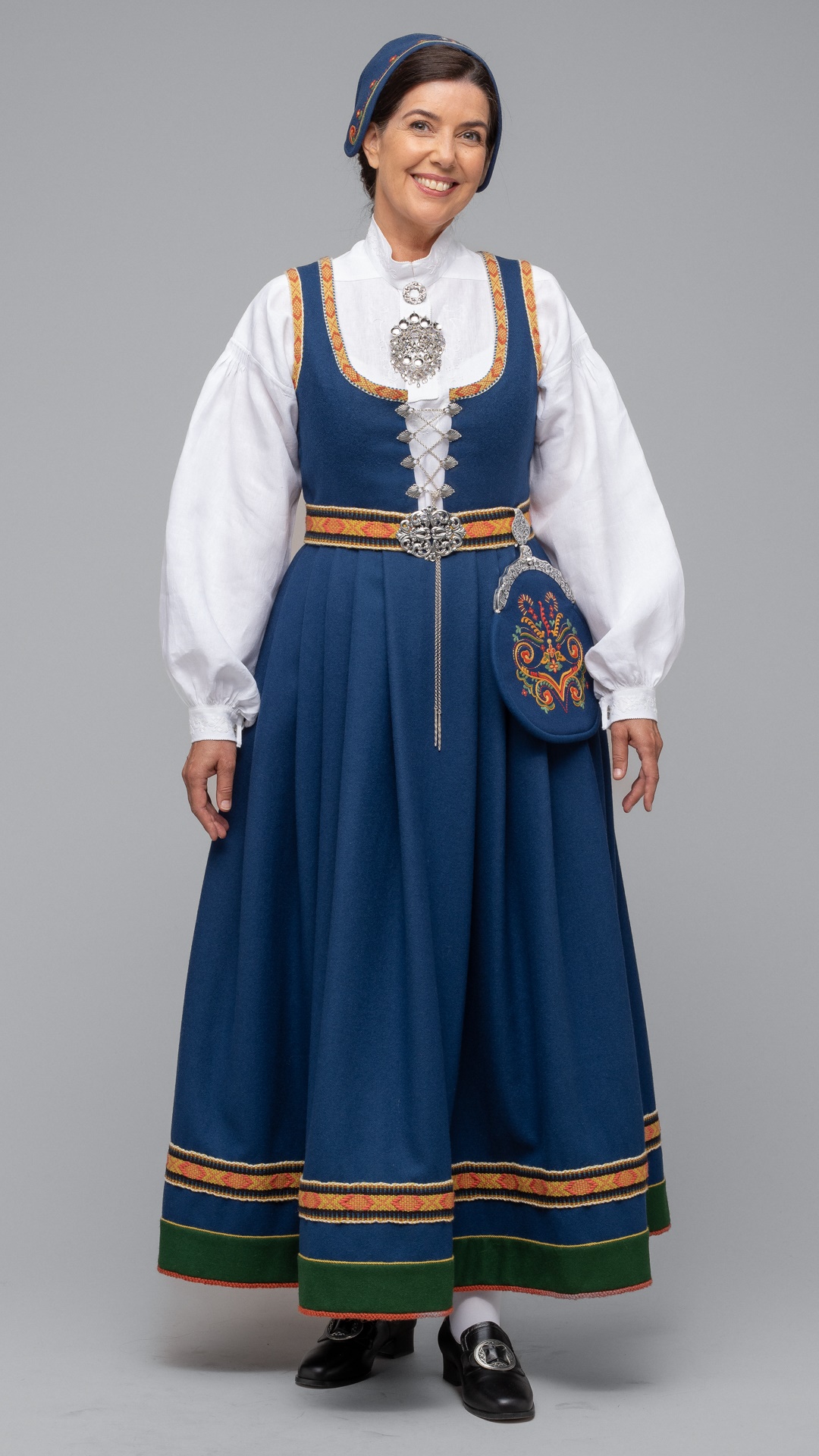 Bilde av Vestfold Husflidslags kvinnebunad - 1932-modell