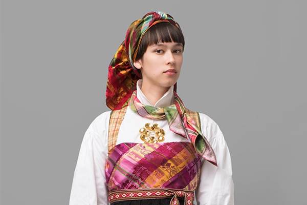 Bringeklutbunad fra Tveit i Aust-Agder