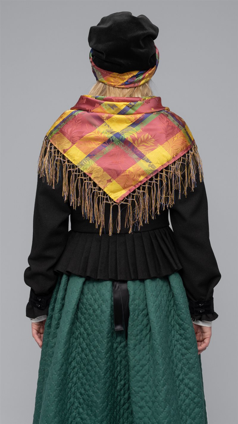 Bilde av Fosenbunad med jakke, sjal og lue