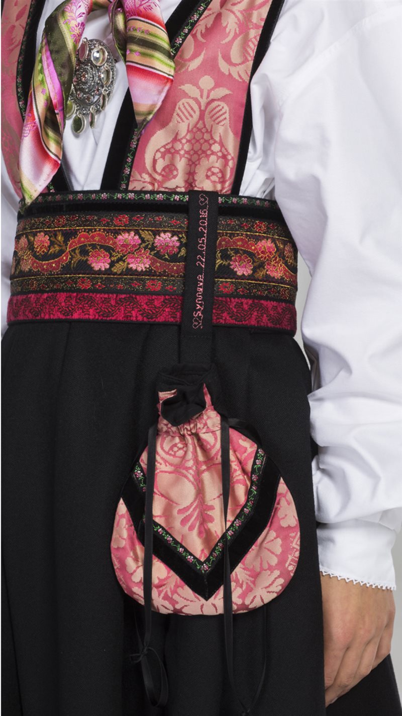 Bilde av Veske og belte