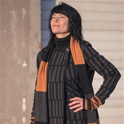 Bilde av Sjal sort/grå/oker fra DUODU