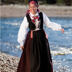 Bilde av MATERIALPAKKE ULLDAMASKFORKLE VEST-AGDERBUNAD