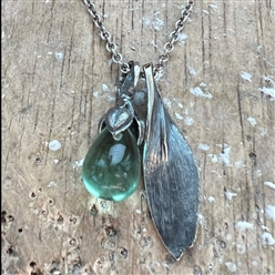 Bilde av Ask halskjede med knopp anheng m/grønn fluoritt