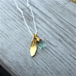 Bilde av Ask halskjede med knopp anheng m/grønn fluoritt, forgylt