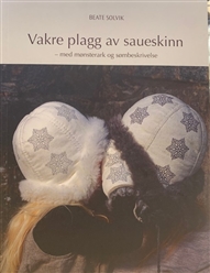 Bilde av Bok: Vakre plagg av saueskinn