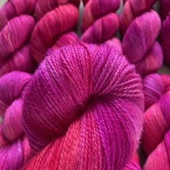 Bilde av BLOMSTERERT – Håndfarget Finull 100g