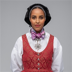 Bilde av MATERIALPAKKE, MØRKRØD VEST TIL TROMSBUNADEN FOR KVINNER