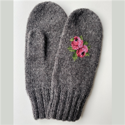 Bilde av STRIKKEPAKKE BRODERTE VOTTER 2