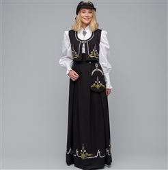 Bilde av BRODERT MATERIALPAKKE TIL MALANGSDARAKTEN FOR KVINNER