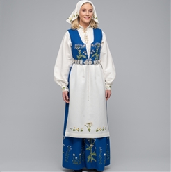 Bilde av KOMPLETT BRODERT MATERIALPAKKE TIL TROMSØ FESTDRAKT