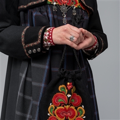 Bilde av Materialpakke til brodert veske til bunad fra Nedre Hallingdal