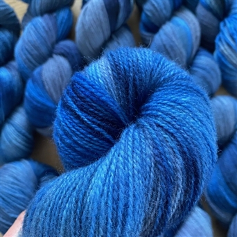 Bilde av MIDNATT – Håndfarget Finull 100g