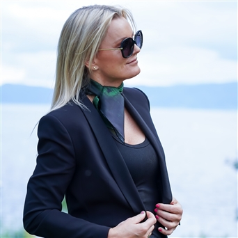 Bilde av Silkesjal Fly high dark 65x65 cm