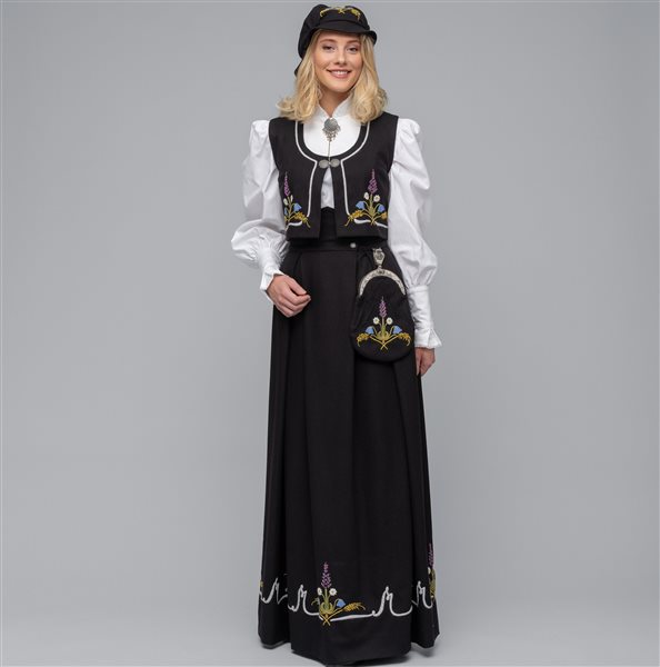 BRODERT MATERIALPAKKE TIL MALANGSDARAKTEN FOR KVINNER