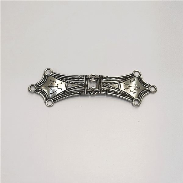 Et sett hekter til Balsfjordbunaden