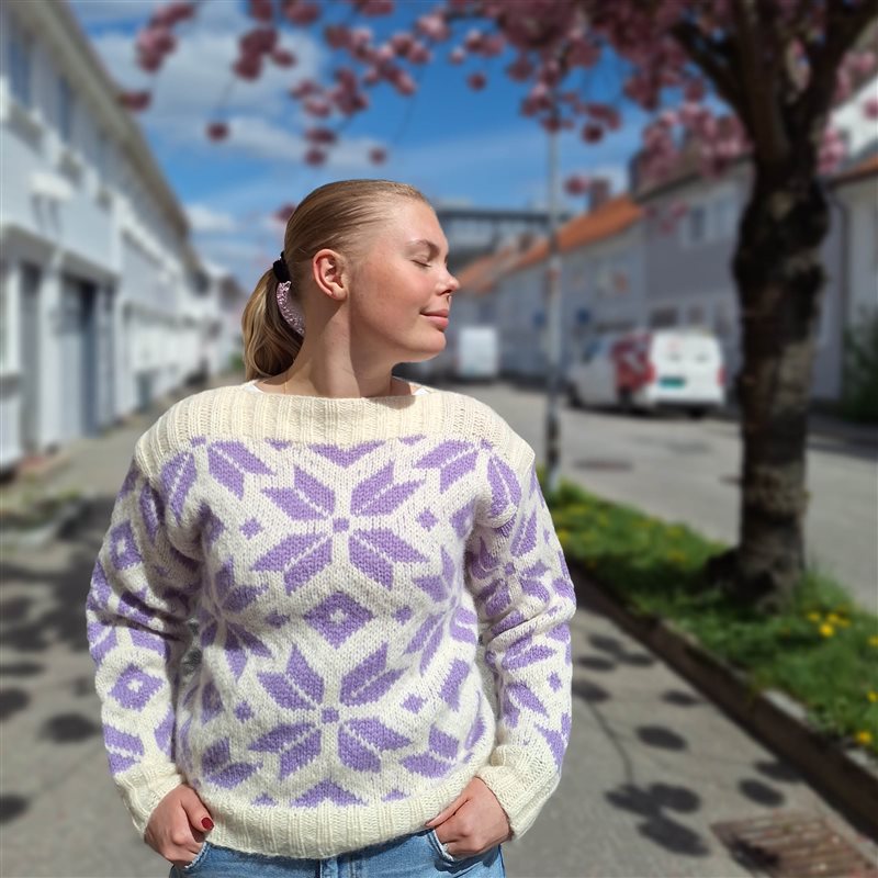 Strikkeskatt Genser med store stjerner, nr. 895