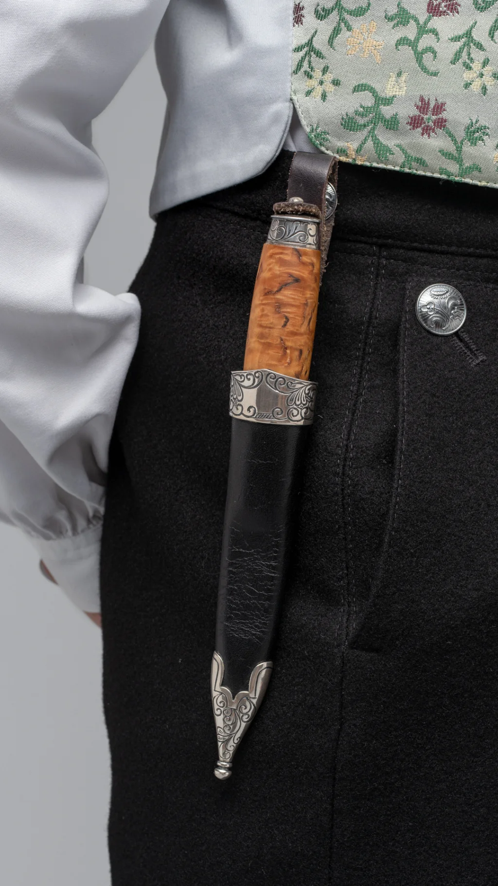 Mannsbunad for Troms og Nordland Detaljer kniv
