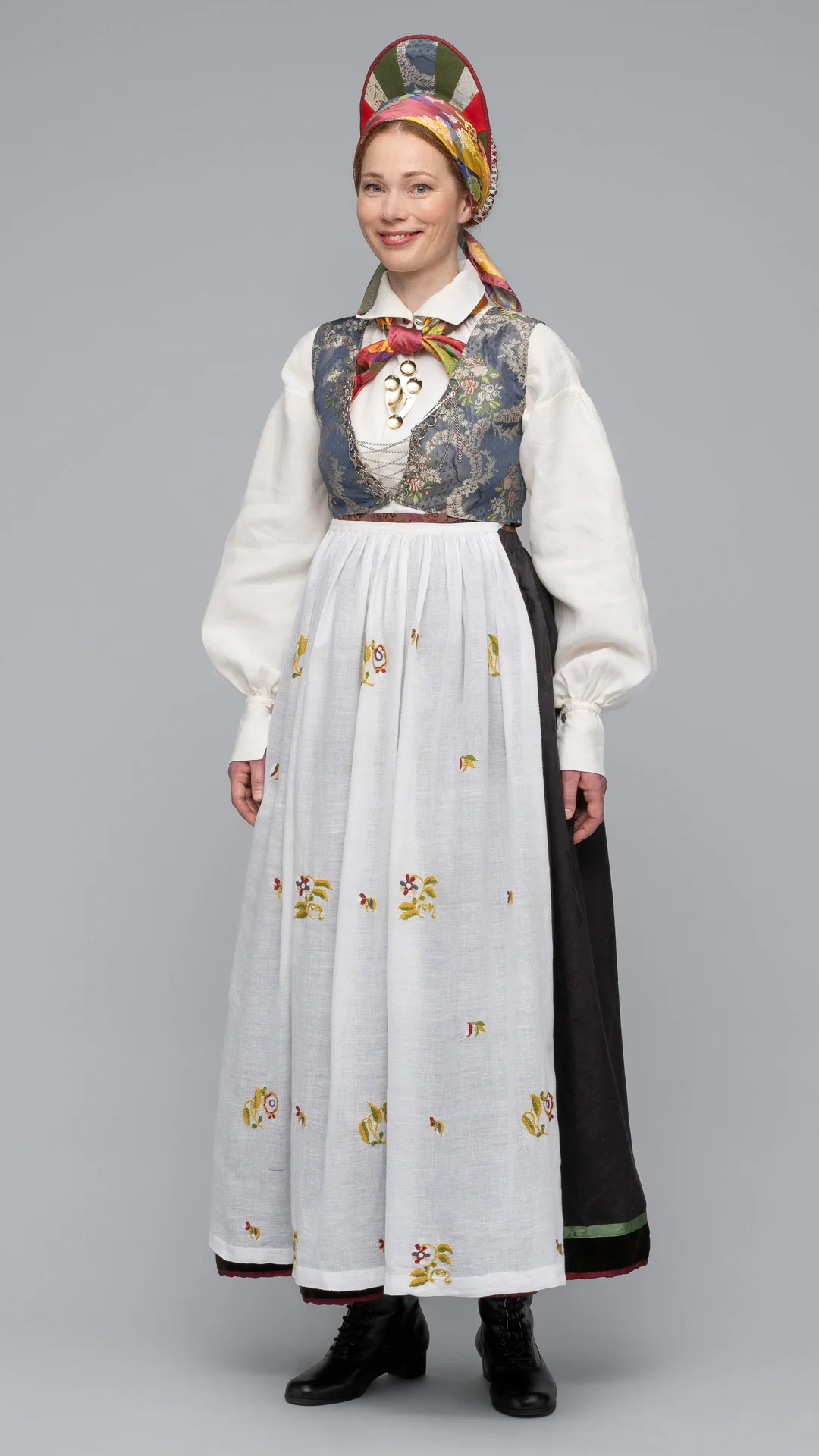 Rekonstruert Vest-Agder drakt fra 1810