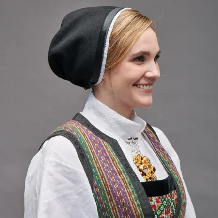 Rekonstruert kvinnebunad fra Sotra, 1850