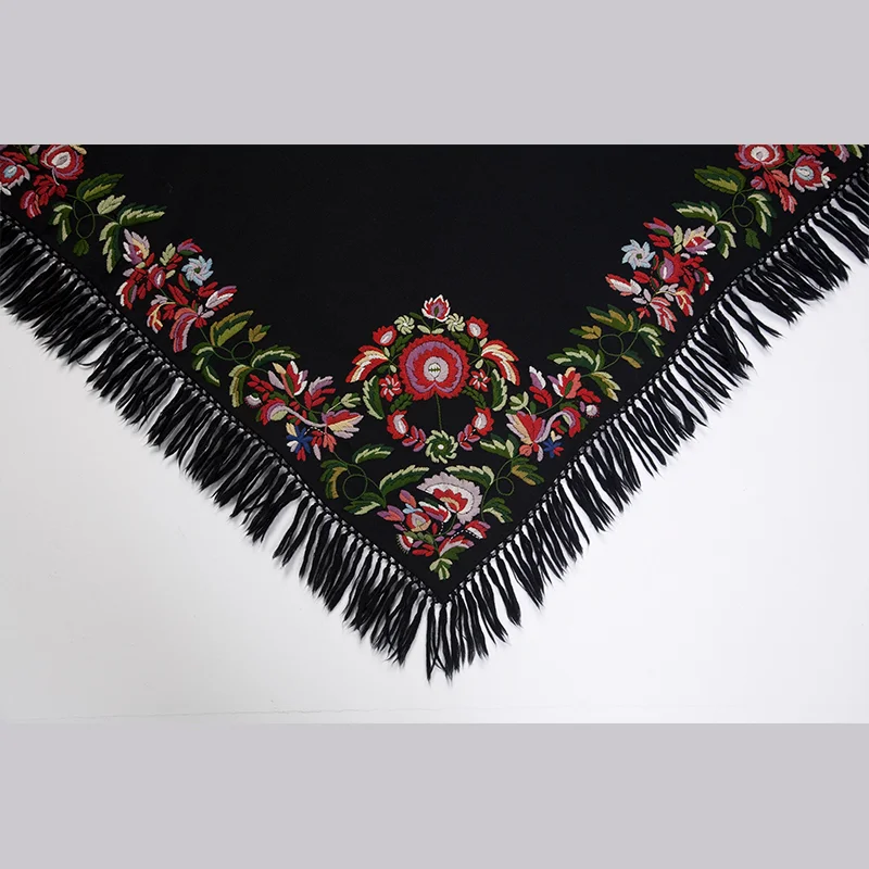 Materialpakke brodert sjal og forkle Vest-Agderbunad