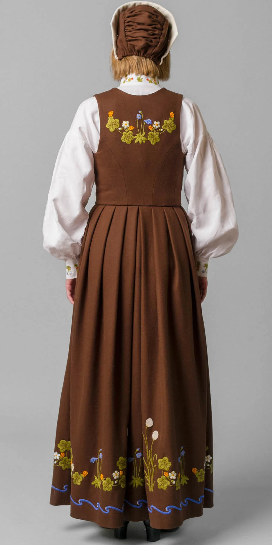 Senja festdrakt brun vest