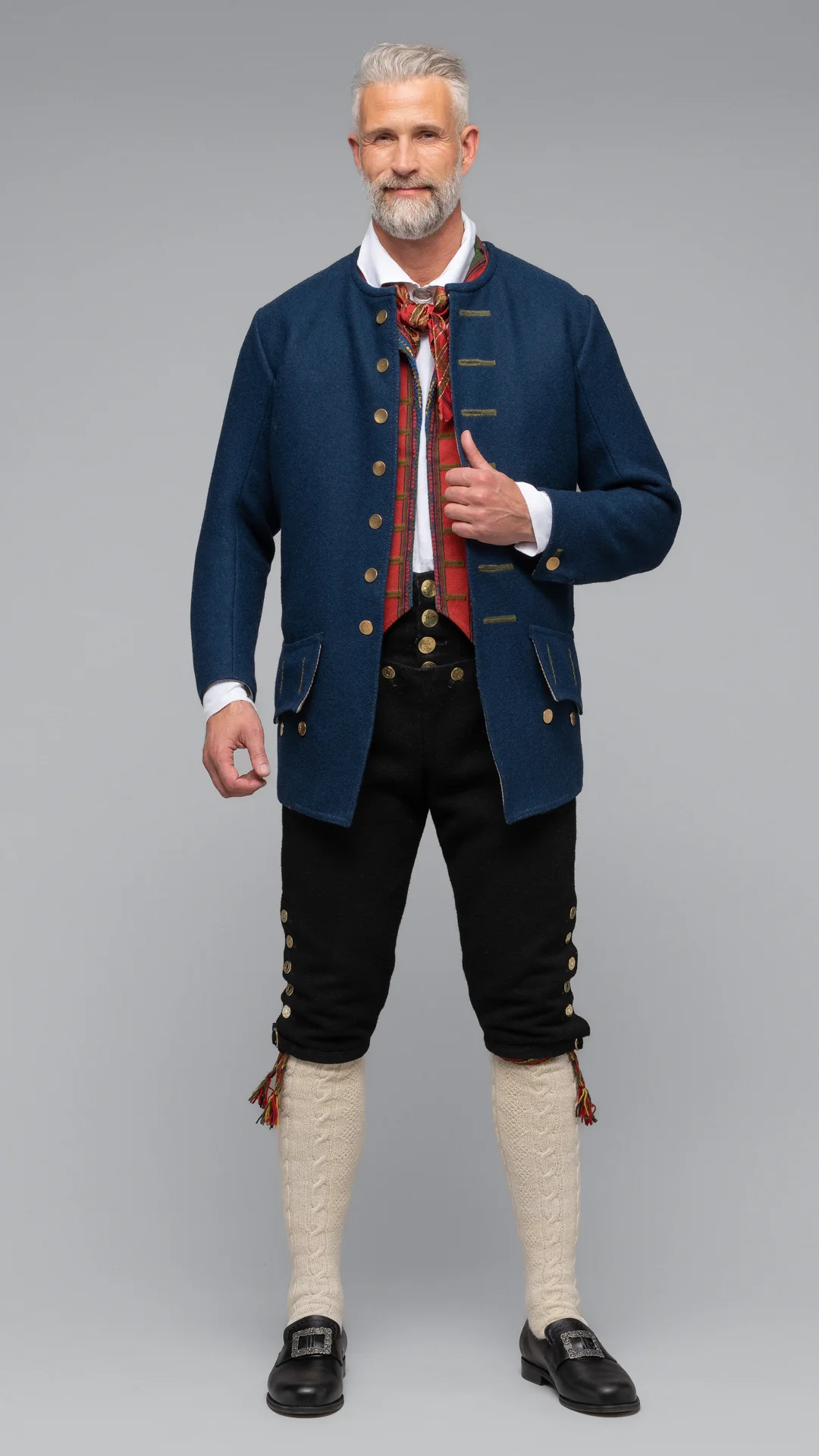 Rekonstruert bunad fra Oppdal 1790-modell