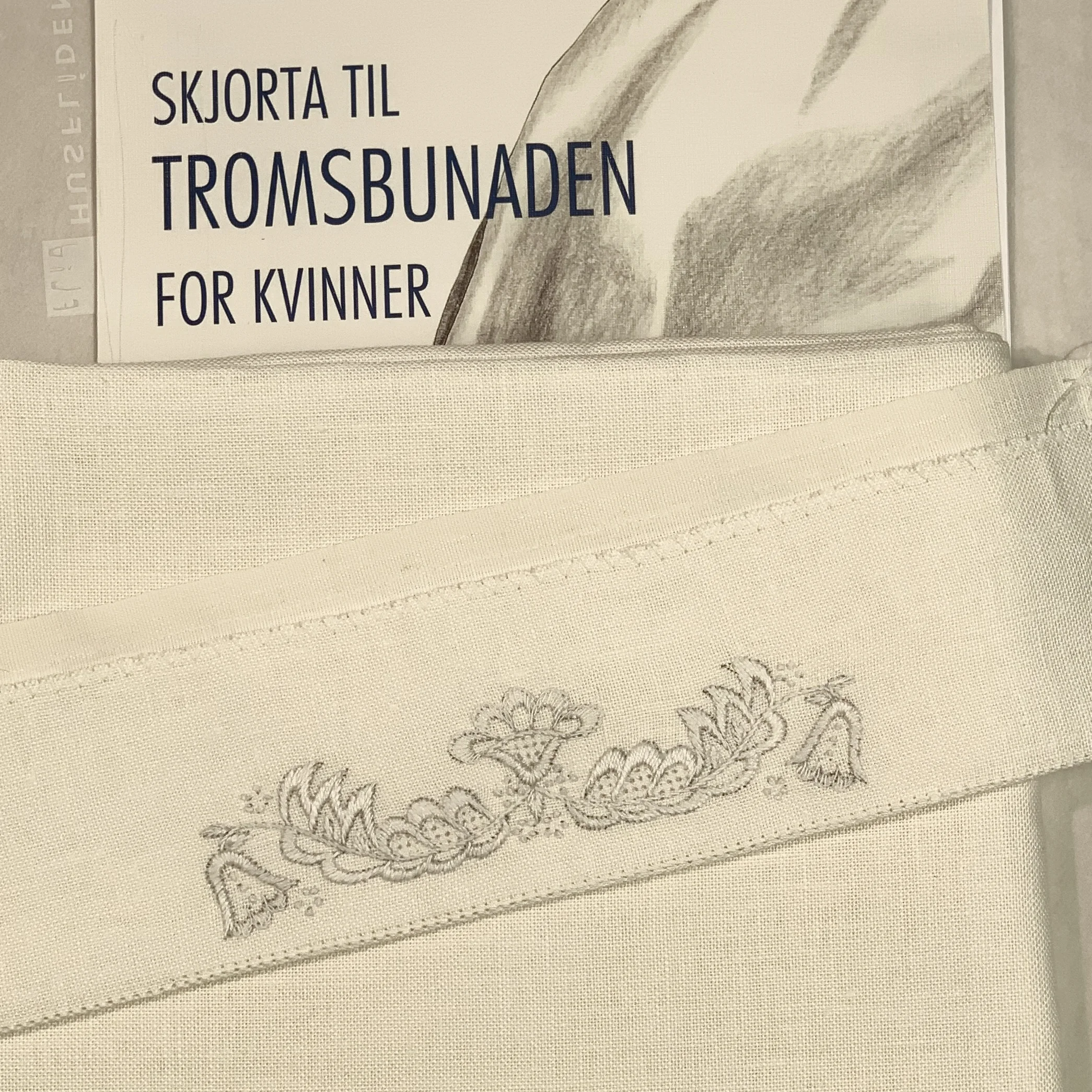 Materialpakke, skjorte til tromsbunaden for kvinner - Bilde 5