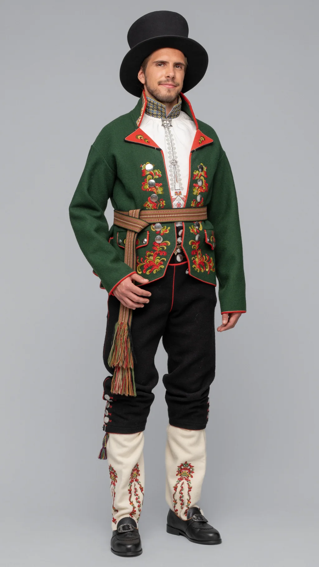 Øst-Telemark Raudtrøyebunad og Øst-Telemark herre fra 1750 - Bilde 3