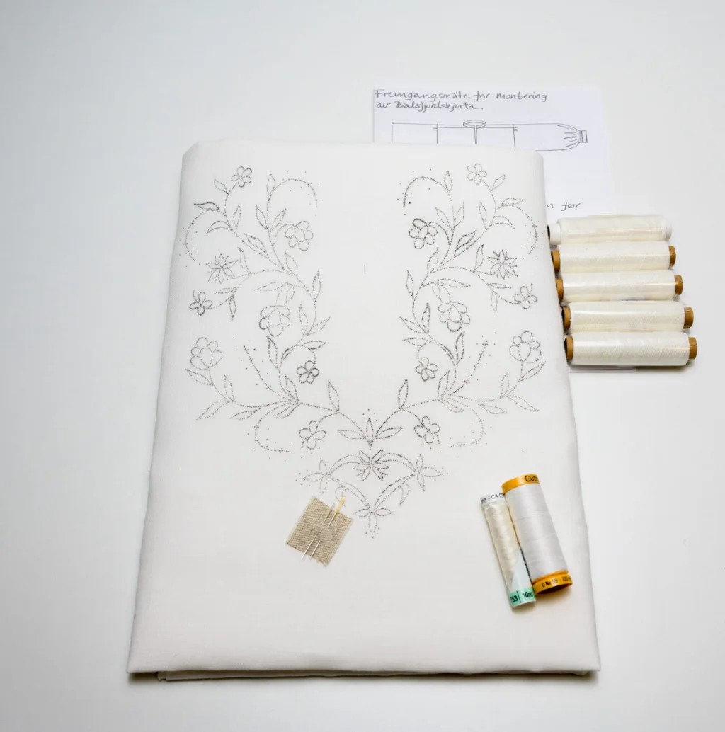 Materialpakke, skjorte til Balsfjordbunaden - Bilde 2