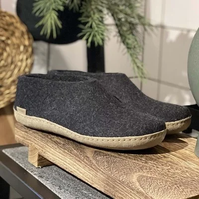 Shoe