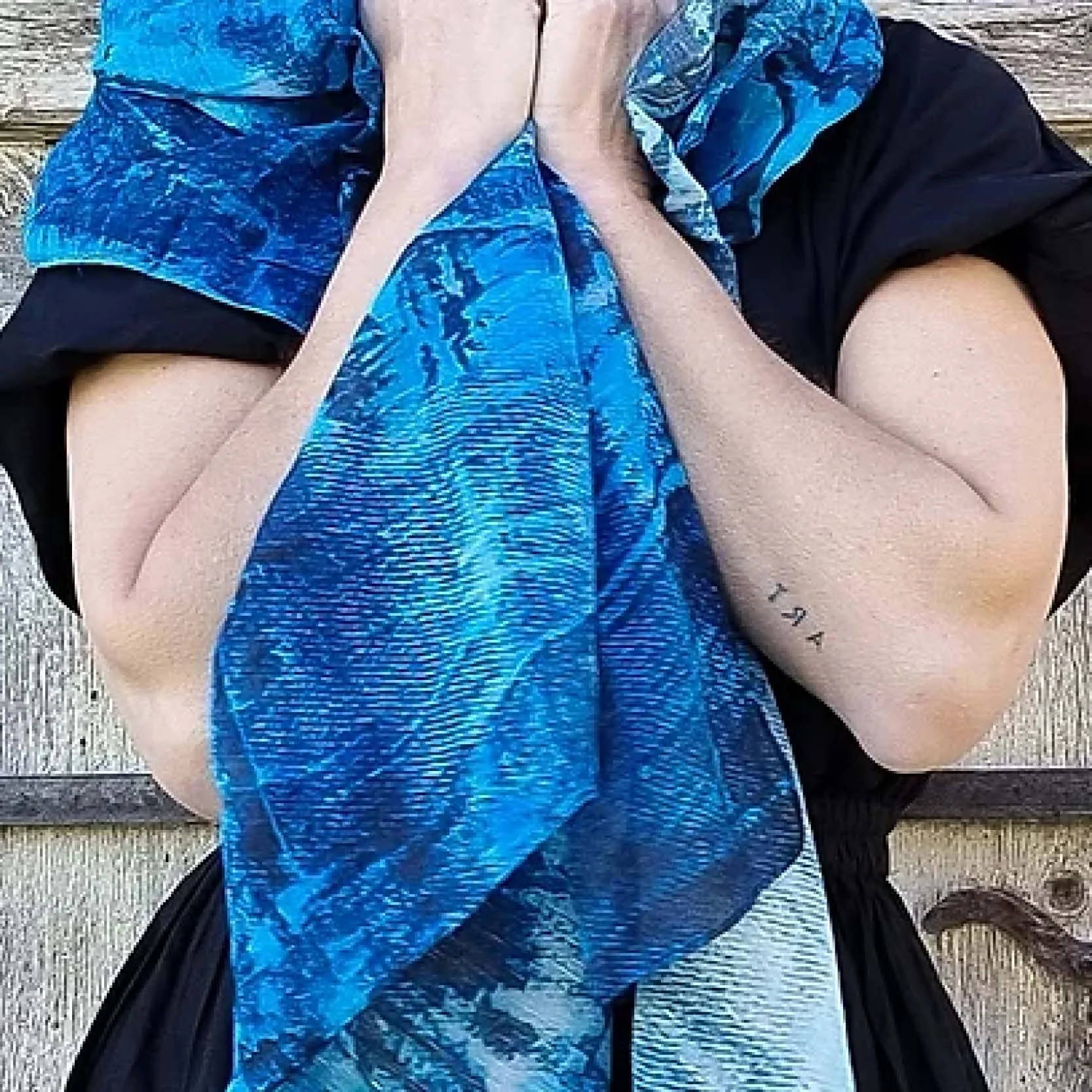 Skjerf Blue waves i lin/modal/silke