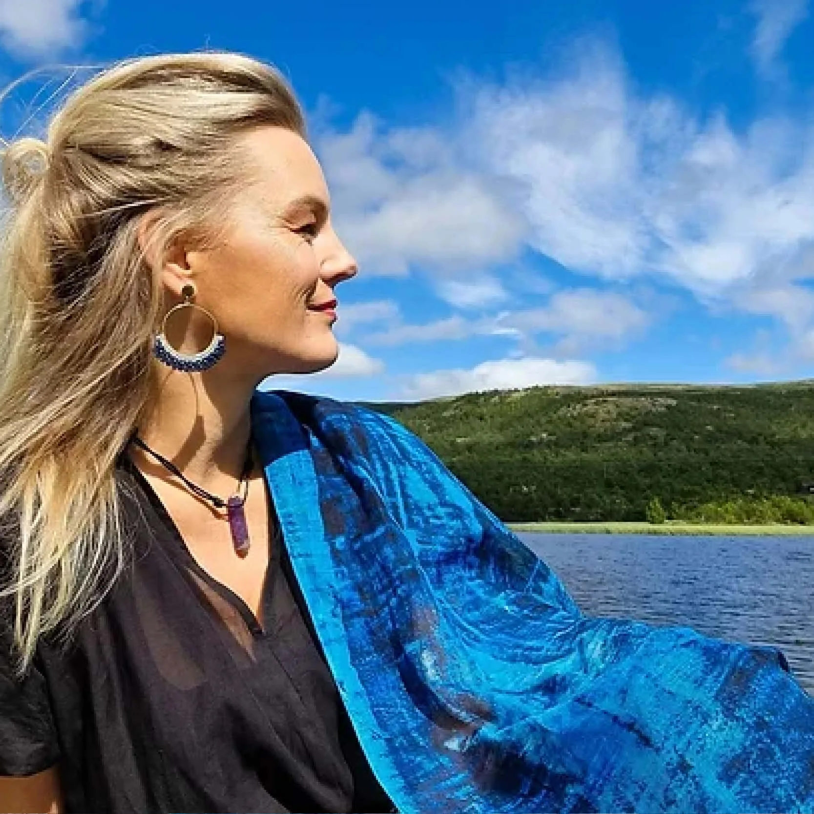 Skjerf Blue waves i lin/modal/silke