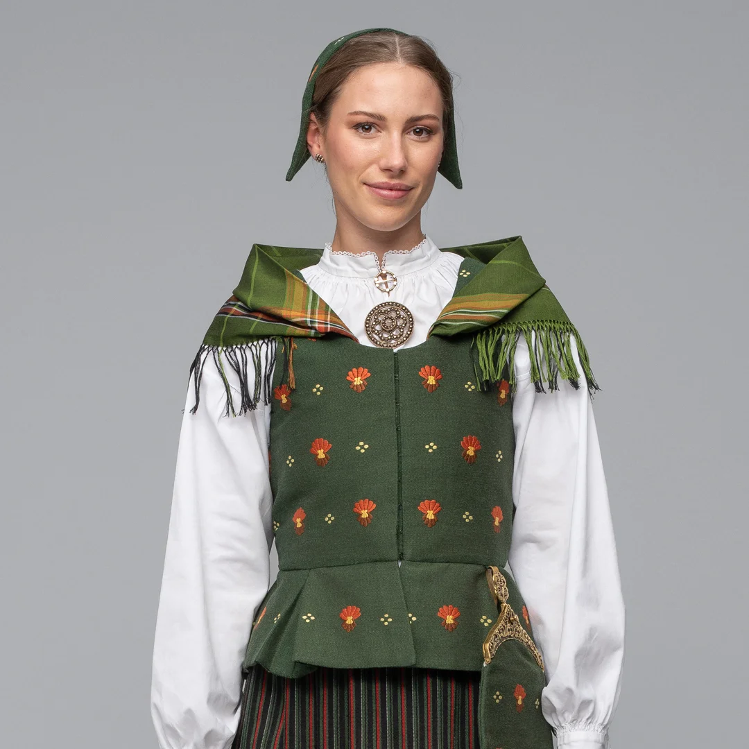 Gamle Ringeriksdrakten