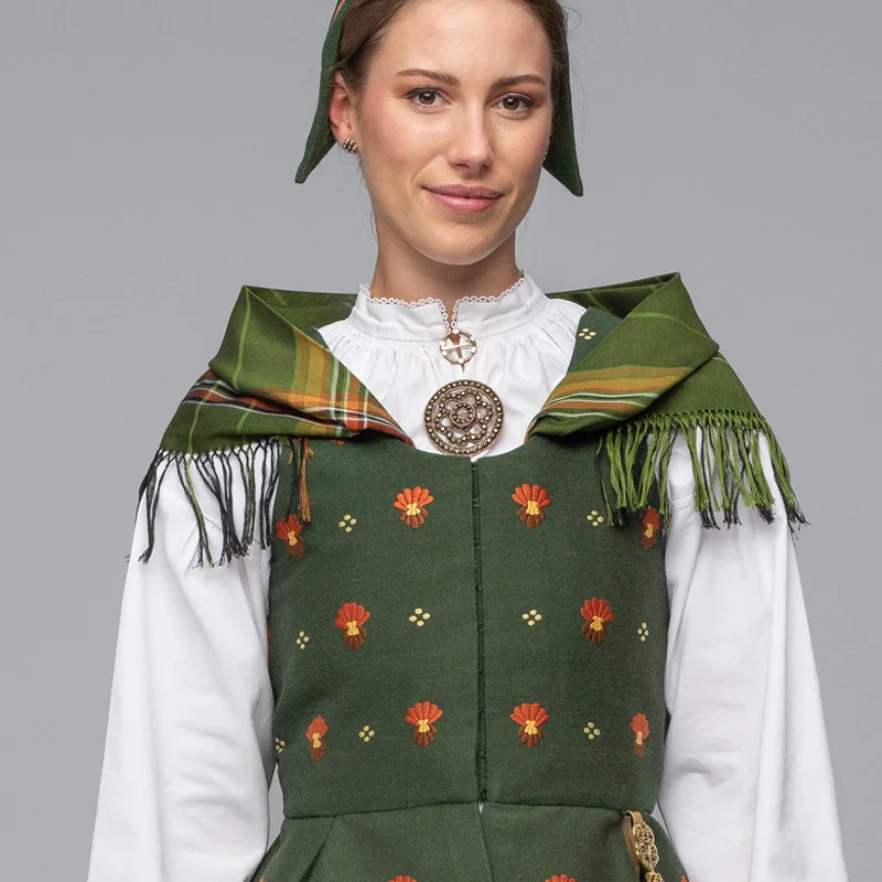 Vevd bånd med rose fra Den gamle ringeriksdrakten
