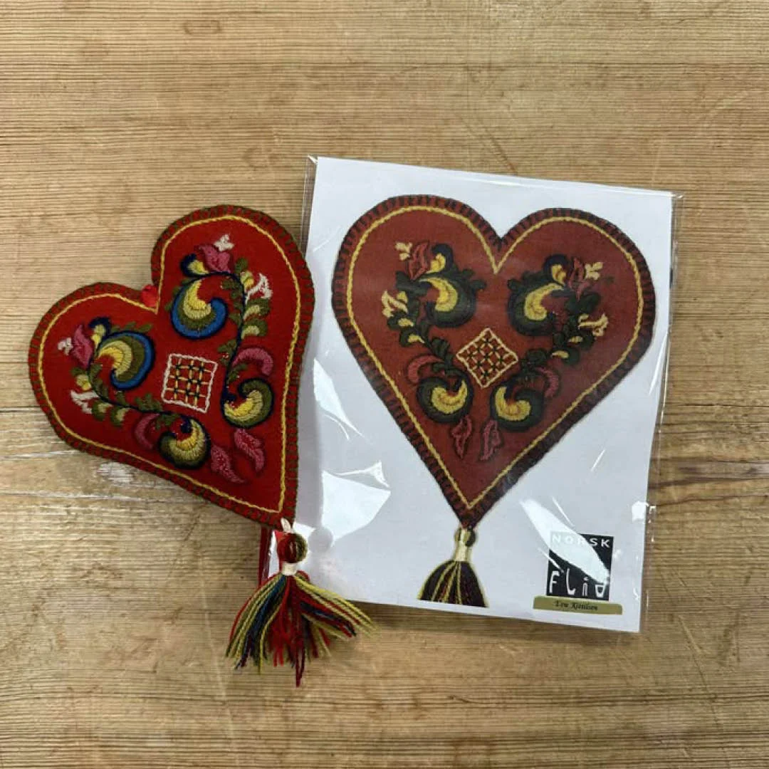 Rødt hjerte Nr. 1 Broderi Materialpakke Nålepute