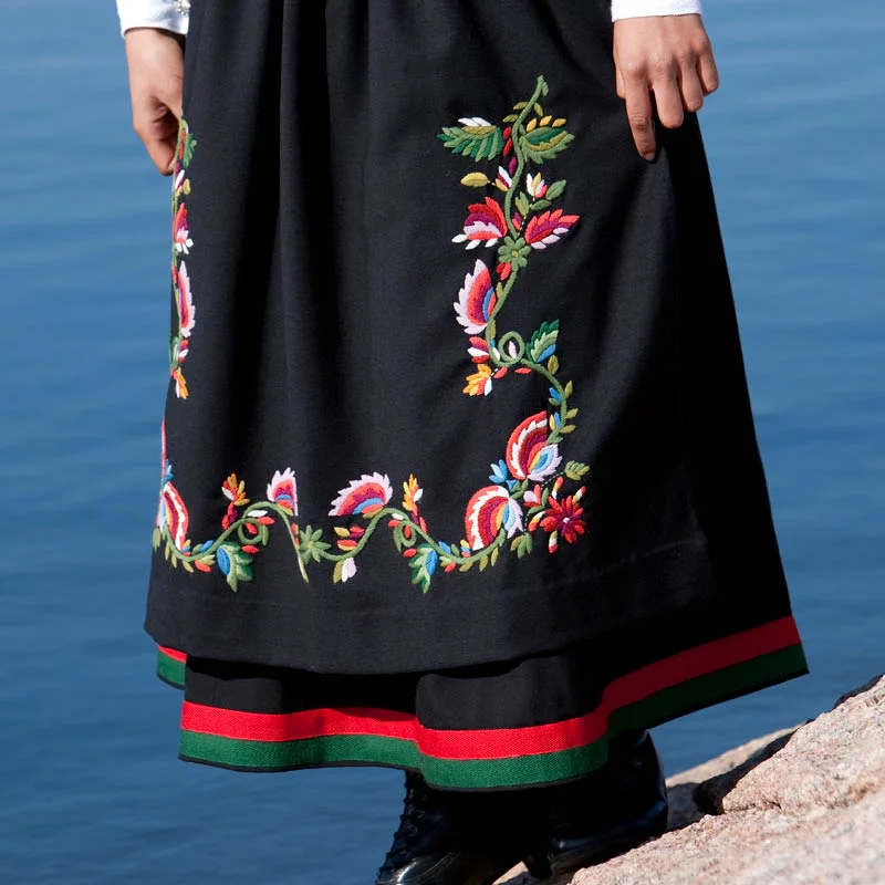 Materialpakke brodert sjal og forkle Vest-Agderbunad