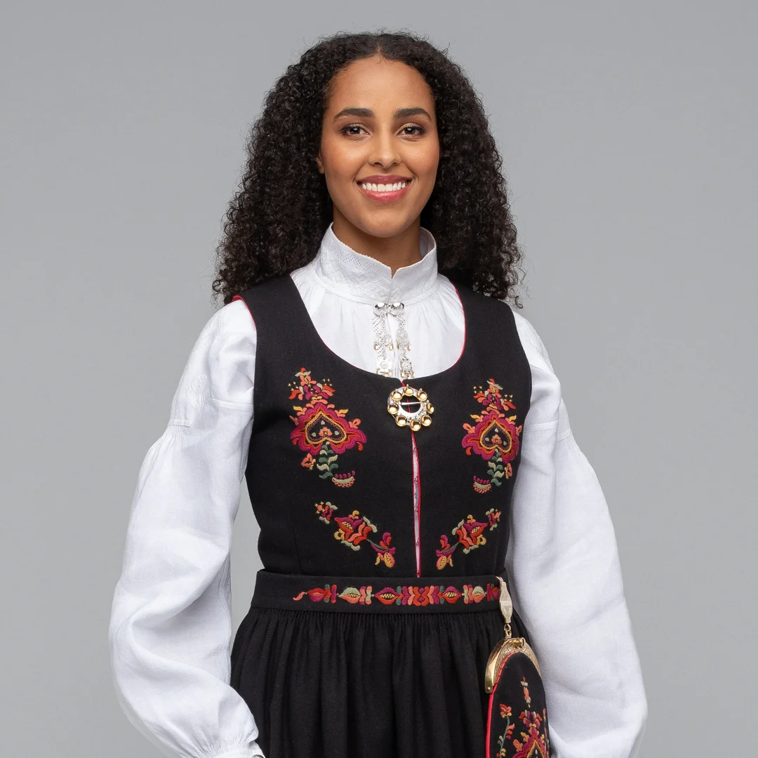 «Konfirmantpakke» Sykkylven 2 Bunad