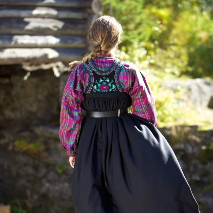 Broderingspakke til barnebunad fra Nedre Hallingdal