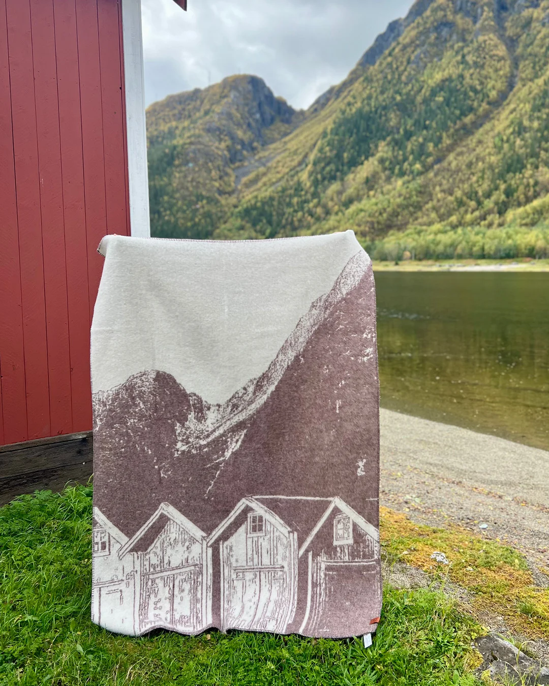 Pledd Øyfjellet brun Klippan